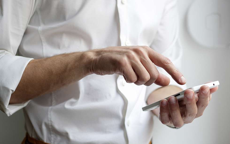 What is distribution management and how does it work in ecommerce?